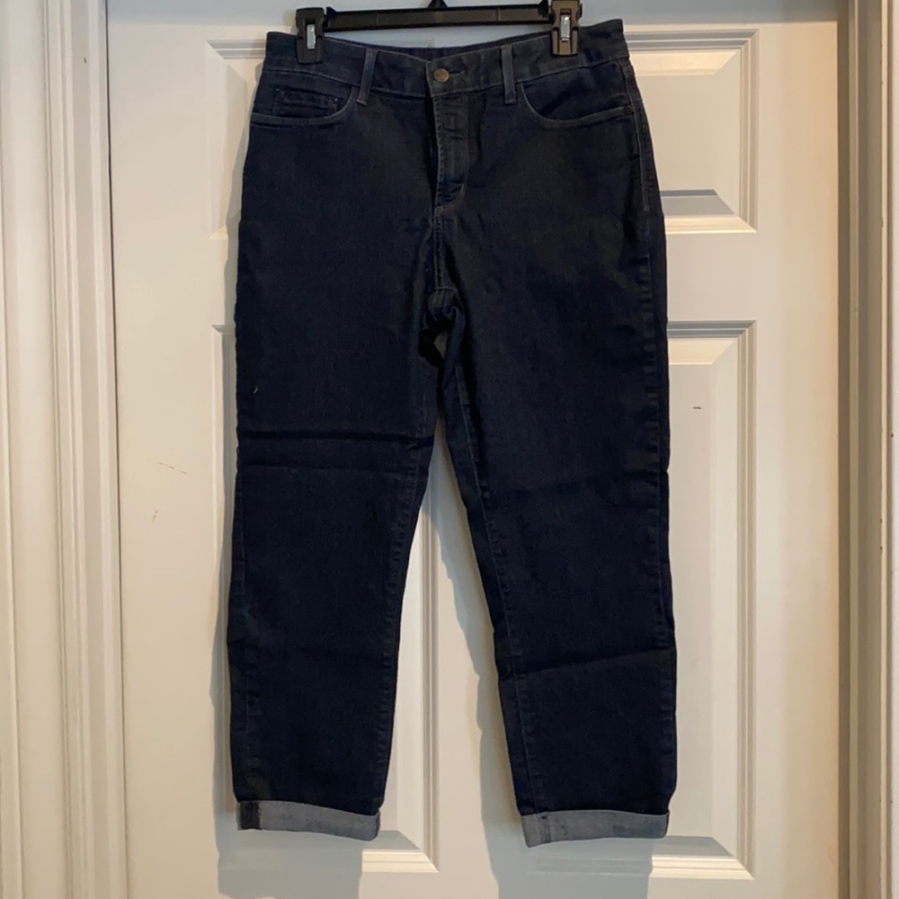 NYD size 8 cuffed Capri pant